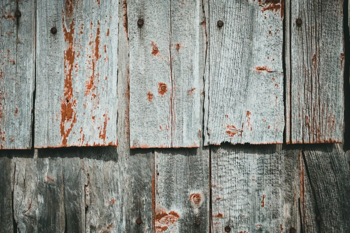 How to Date a Barn Without Documents: Nails, Saws, and Timber Marks